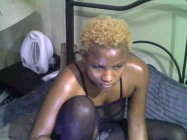 KissMeLuna webcam