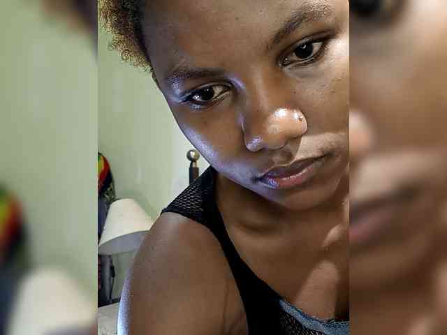 KissMeLuna webcam