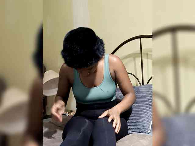 KissMeLuna webcam