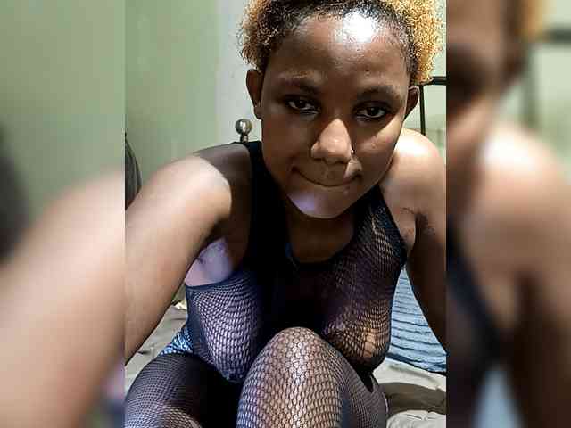 KissMeLuna webcam
