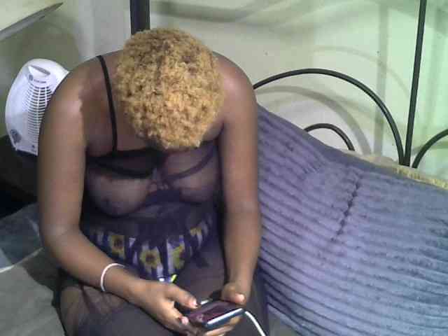 KissMeLuna webcam