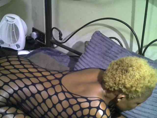 KissMeLuna webcam