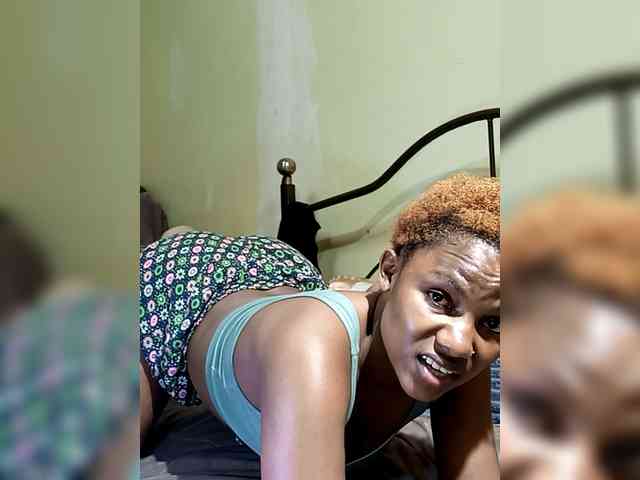 KissMeLuna webcam