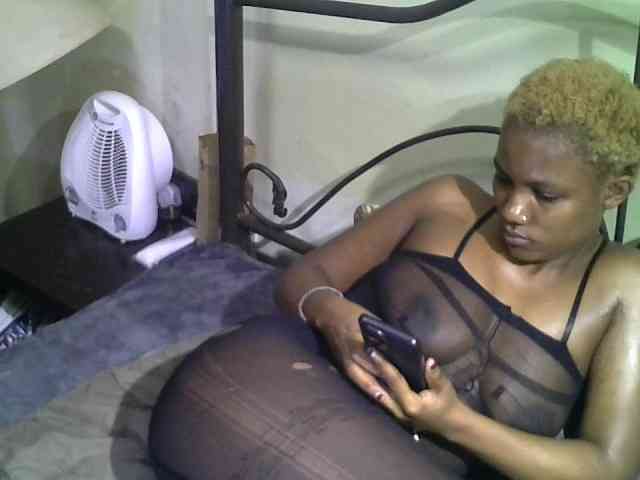 KissMeLuna webcam