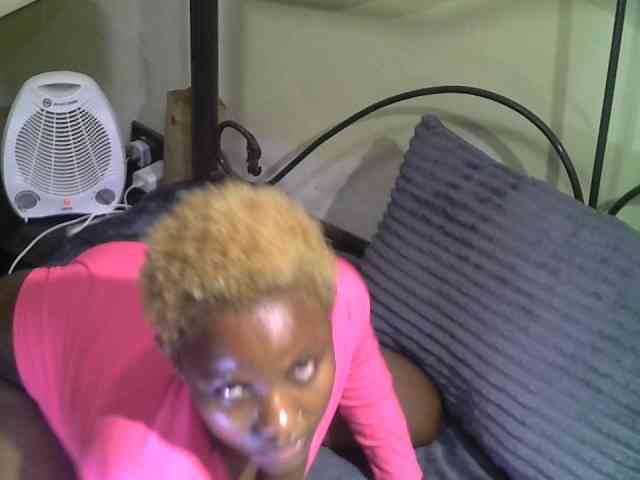 KissMeLuna webcam