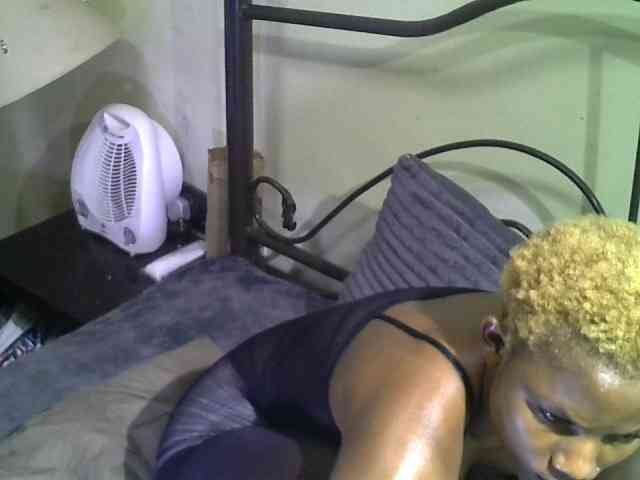 KissMeLuna webcam