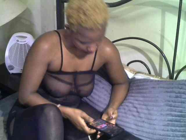 KissMeLuna webcam