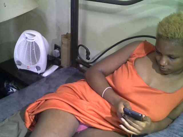 KissMeLuna webcam