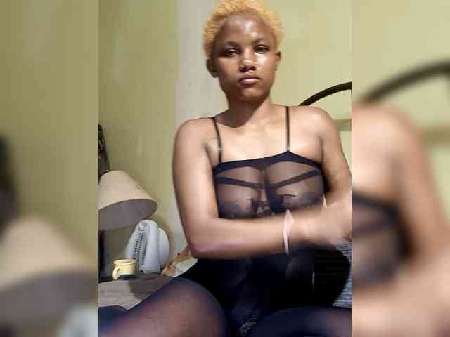 KissMeLuna webcam