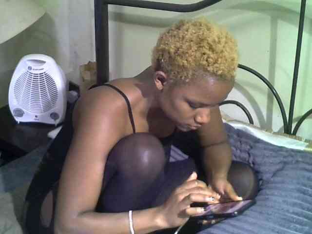 KissMeLuna webcam