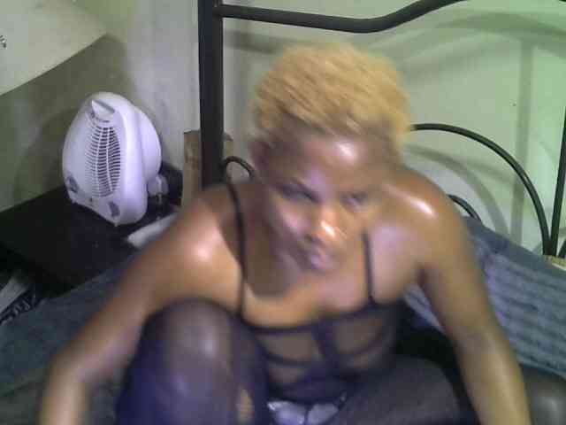 KissMeLuna webcam