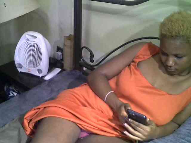 KissMeLuna webcam