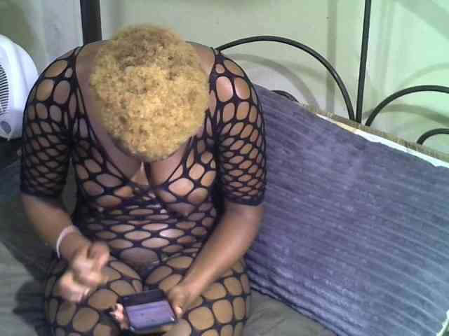 KissMeLuna webcam