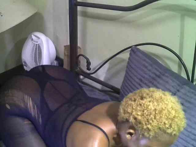 KissMeLuna webcam