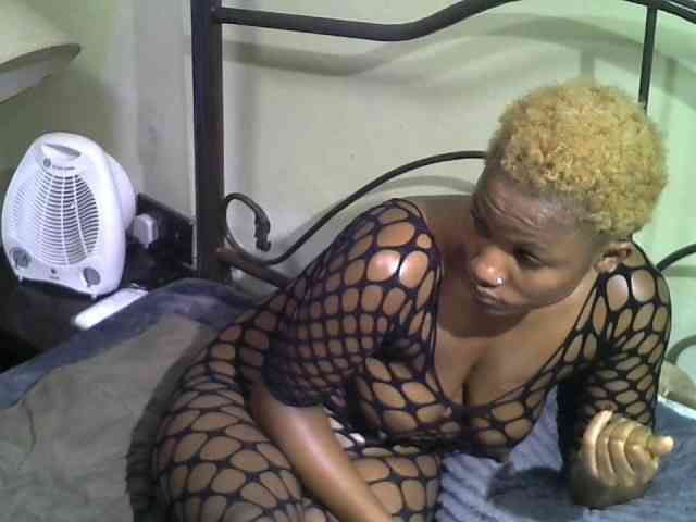 KissMeLuna webcam