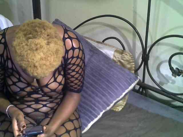 KissMeLuna webcam