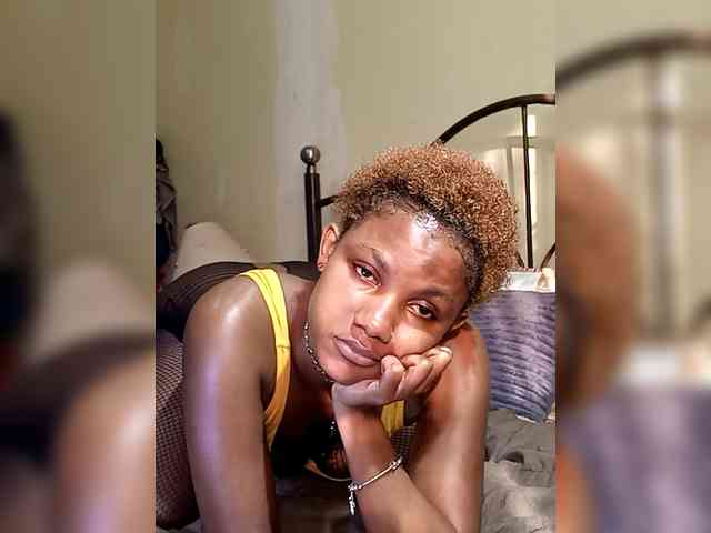 KissMeLuna webcam