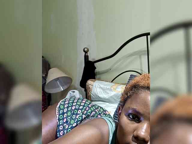 KissMeLuna webcam