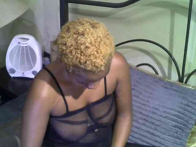 KissMeLuna webcam