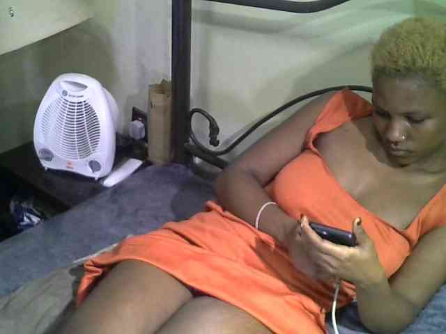 KissMeLuna webcam