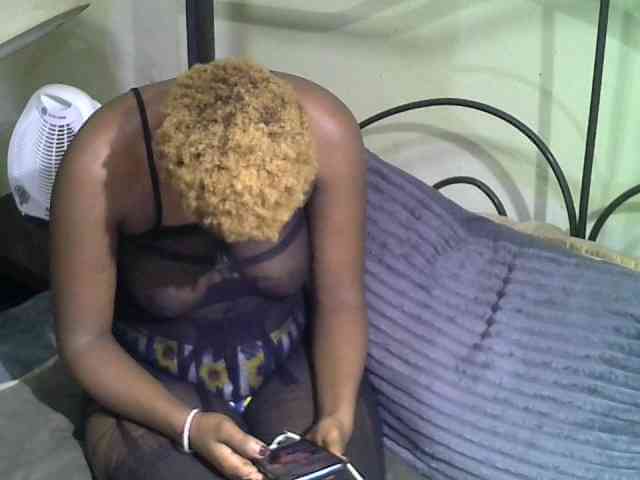 KissMeLuna webcam