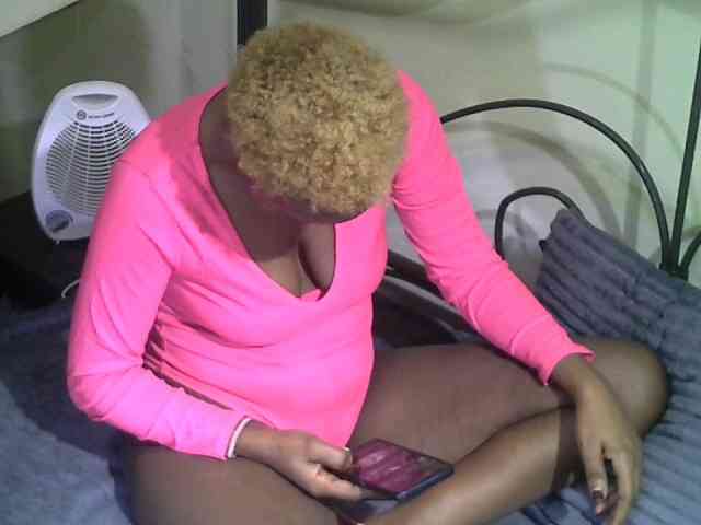 KissMeLuna webcam