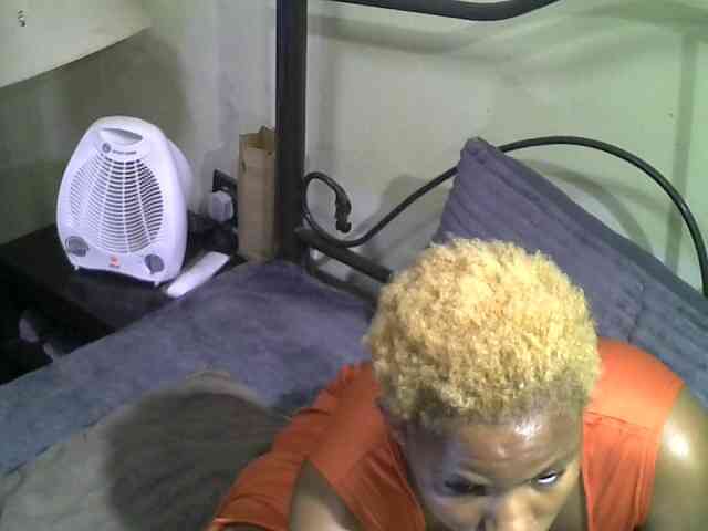 KissMeLuna webcam
