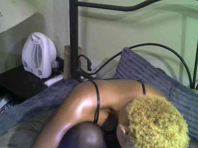 KissMeLuna webcam