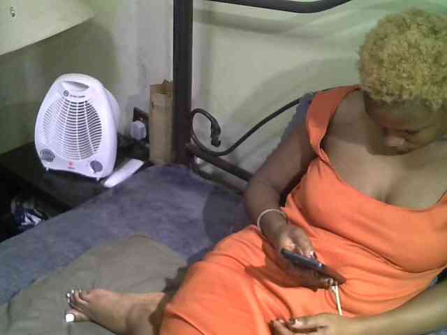 KissMeLuna webcam