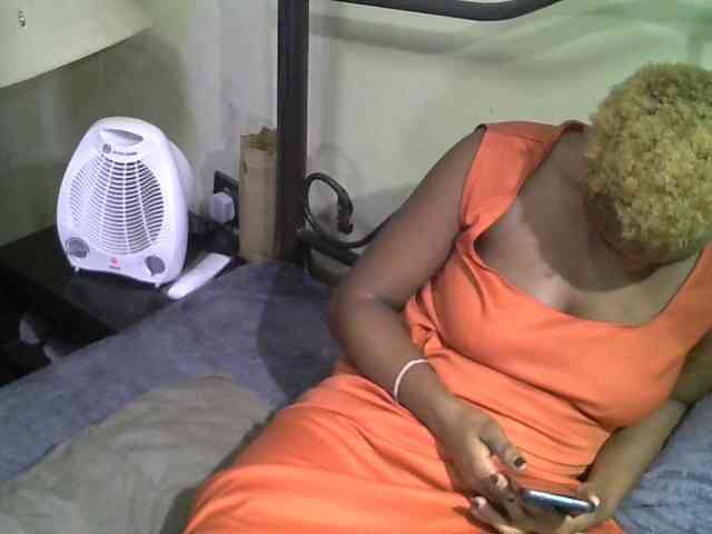 KissMeLuna webcam