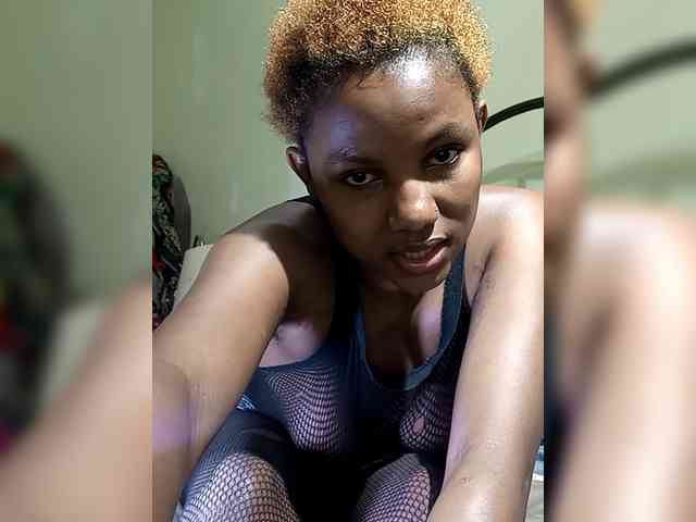 KissMeLuna webcam
