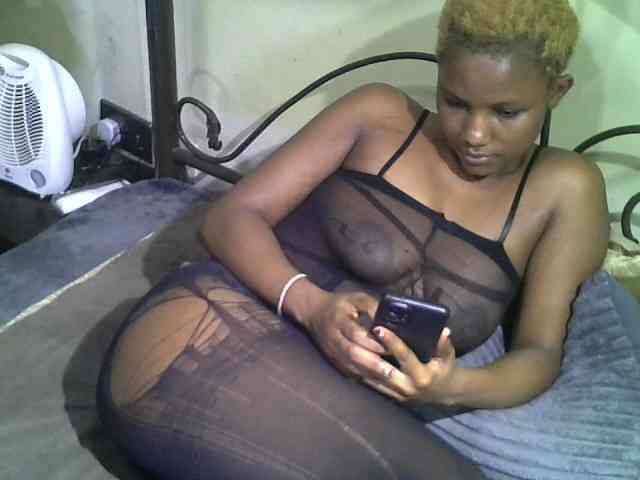 KissMeLuna webcam