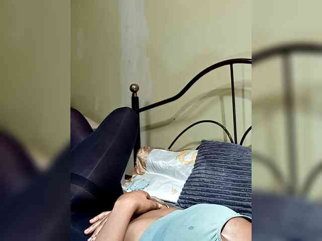 KissMeLuna webcam