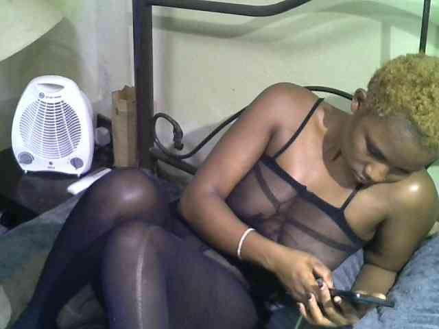 KissMeLuna webcam