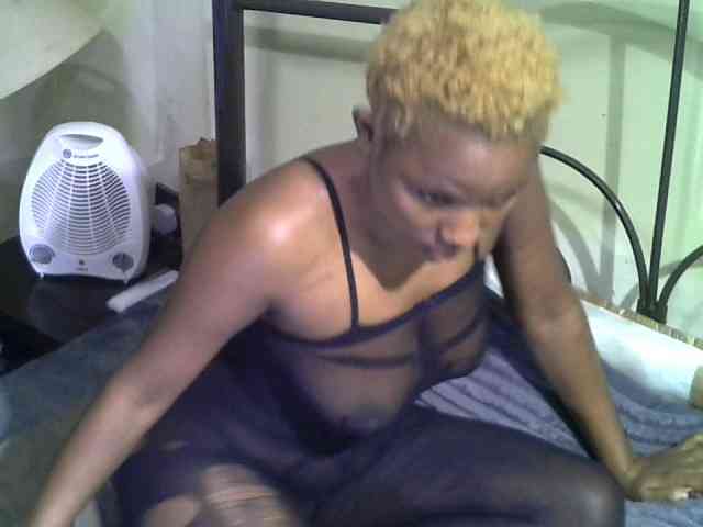 KissMeLuna webcam