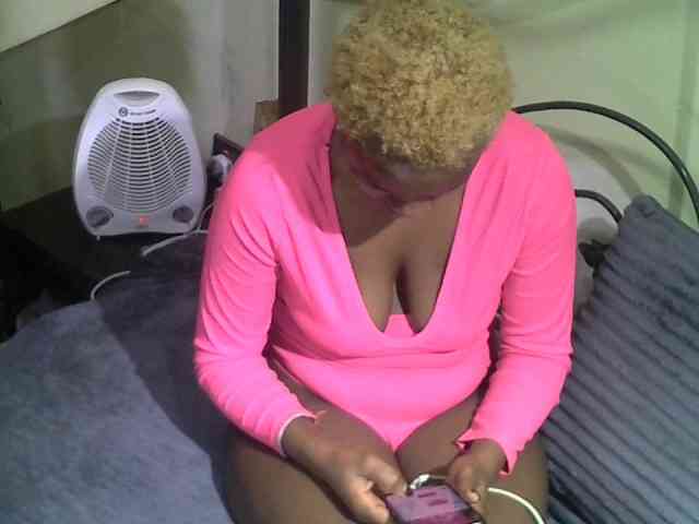 KissMeLuna webcam