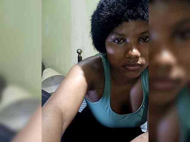 KissMeLuna webcam