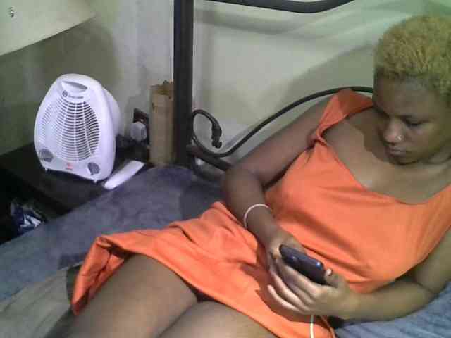 KissMeLuna webcam
