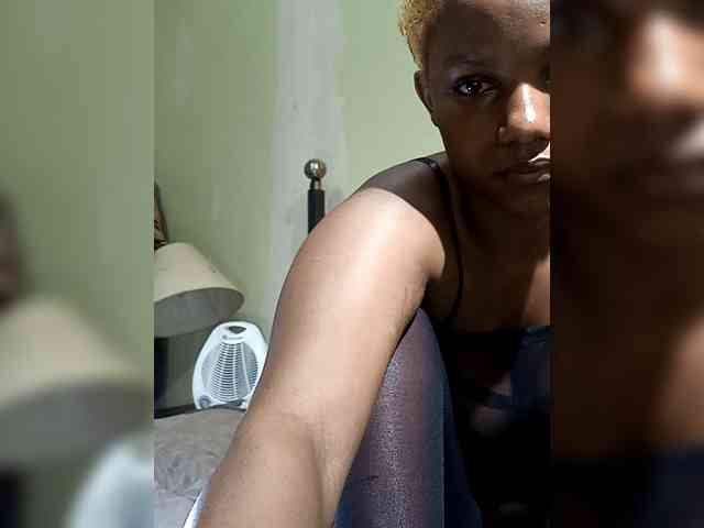 KissMeLuna webcam