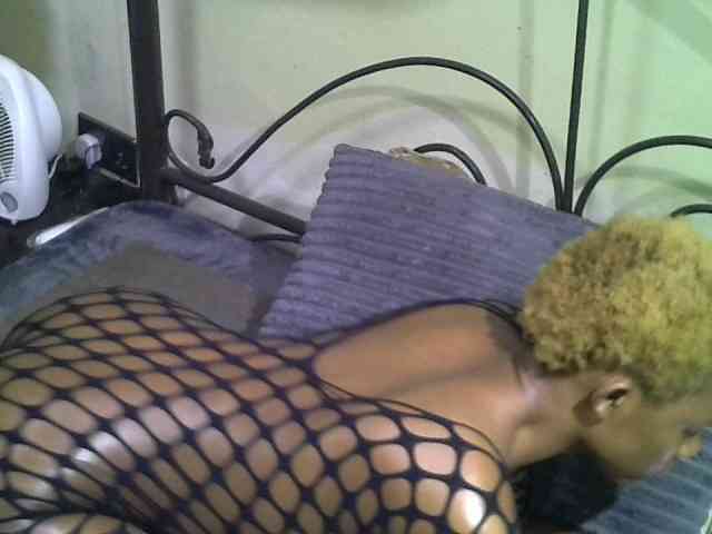 KissMeLuna webcam