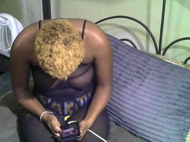 KissMeLuna webcam
