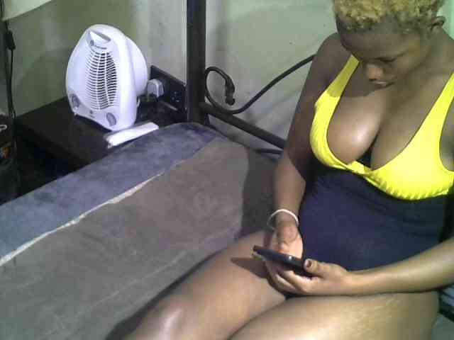 KissMeLuna webcam