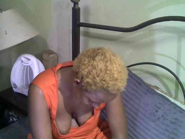 KissMeLuna webcam