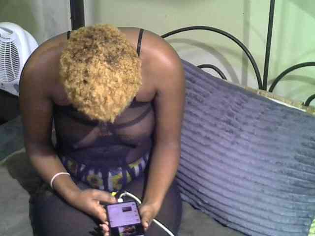 KissMeLuna webcam