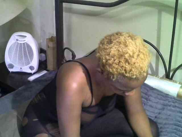 KissMeLuna webcam