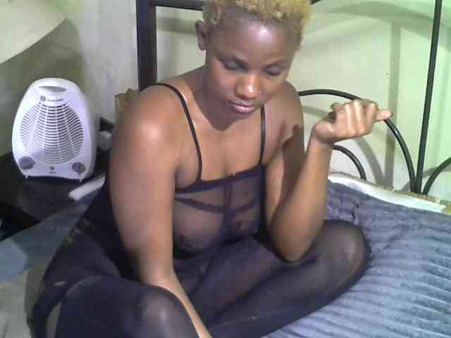 KissMeLuna webcam
