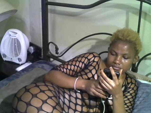 KissMeLuna webcam