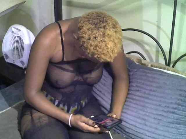 KissMeLuna webcam