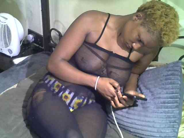 KissMeLuna webcam