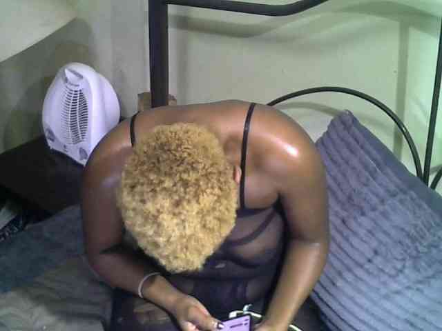 KissMeLuna webcam